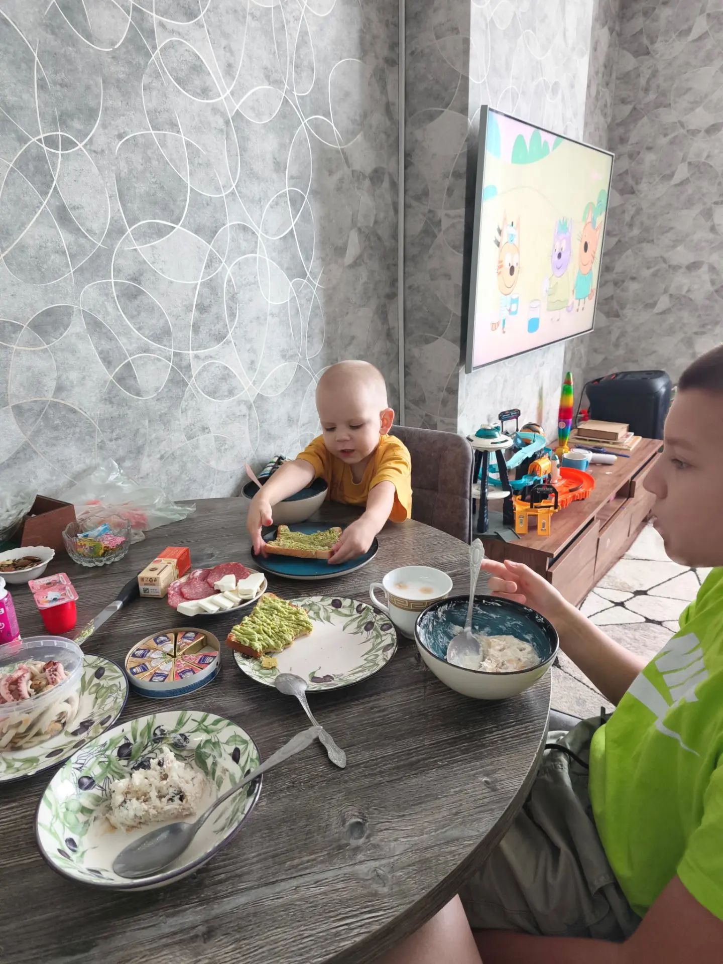 У нас сегодня вот такое утро 🐷 компашка пополнилась 🤭