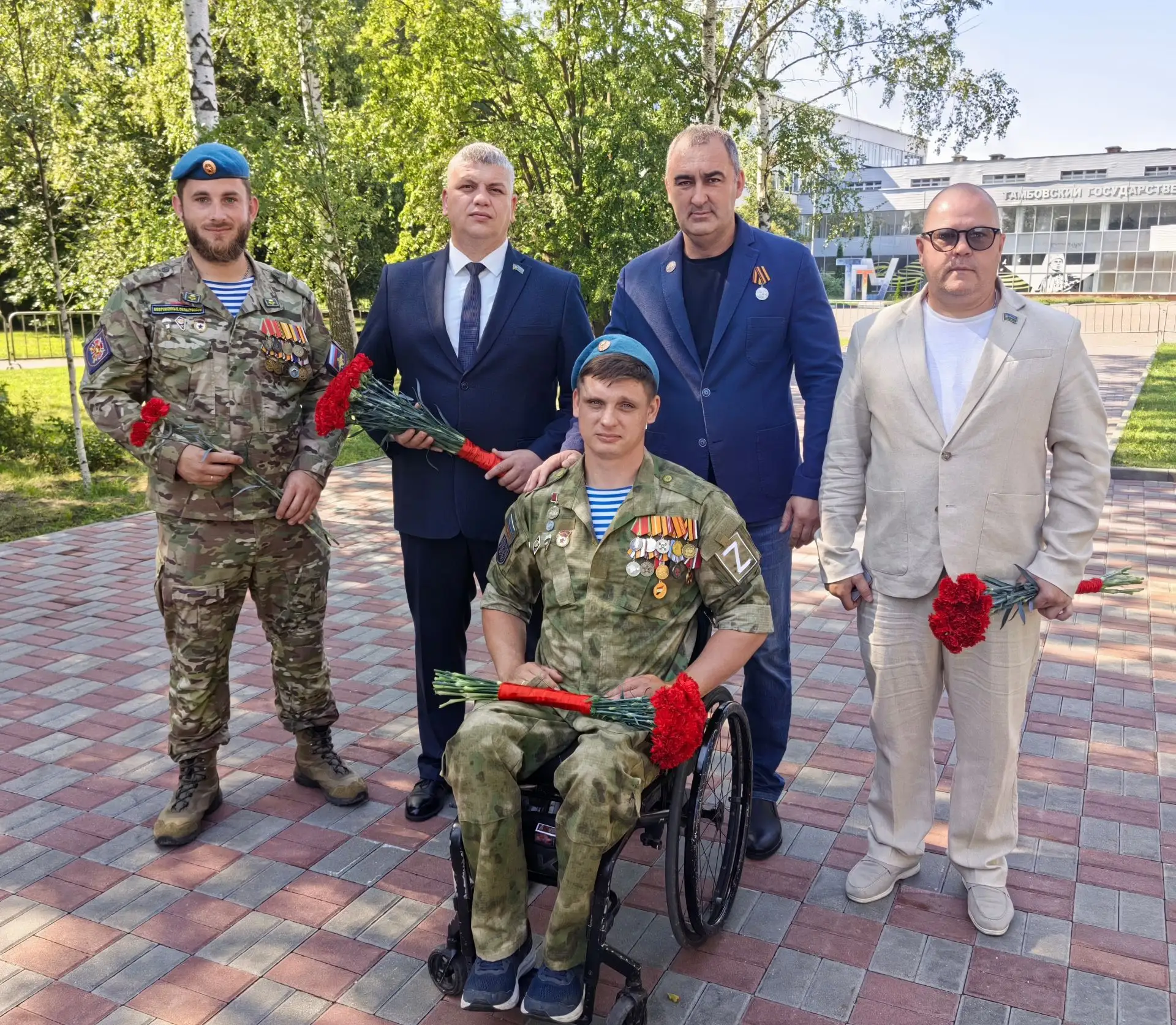 🪂 «Никто, кроме нас!» В день главного праздника «крылатой пехоты» в Тамбове прошел тор...