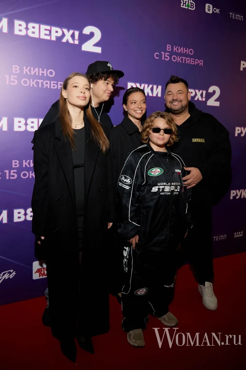 6 октября состоялась премьера фильма «Руки Вверх 2». В этом году легендарной группе исп...