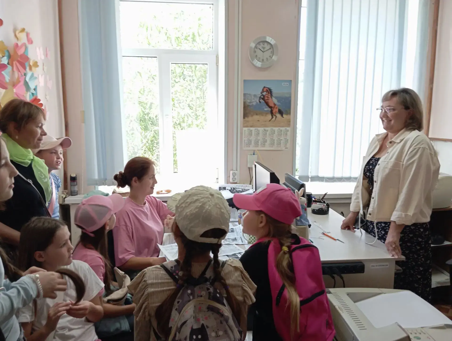 И вот в теплый июльский денек редакция газеты " Ҫӗнтерӳ ҫулӗ" снова заполнилась детским...