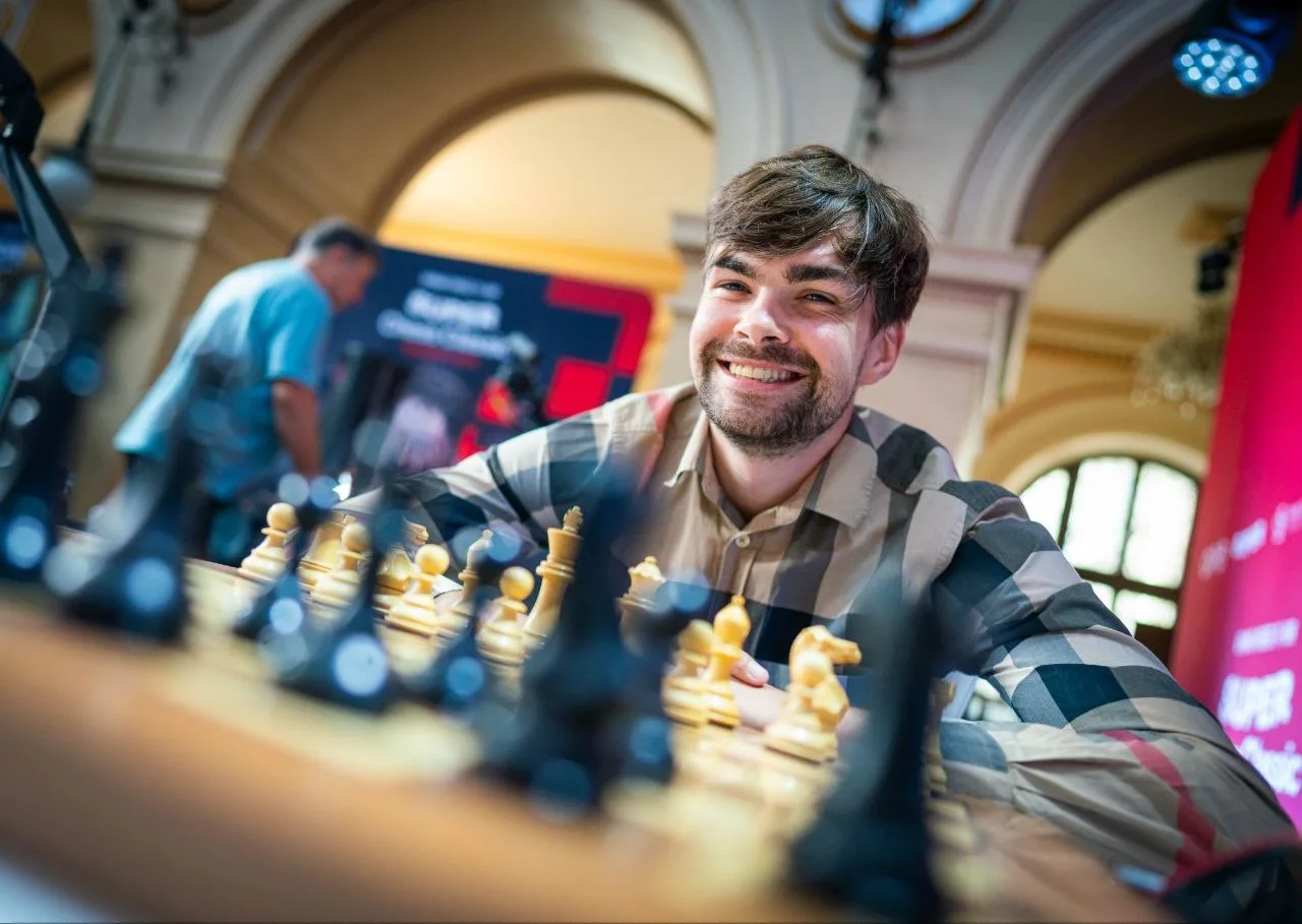 ☄️ Дикая интрига в Бухаресте!  За два тура до финиша турнира Super Chess Classic Romania на победу п