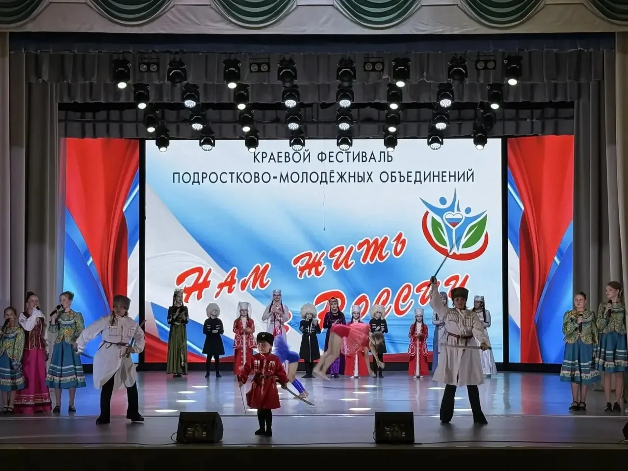 Вокалисты объединения "Гармония" Петропавловского центра детского творчества приняли участие в Краев