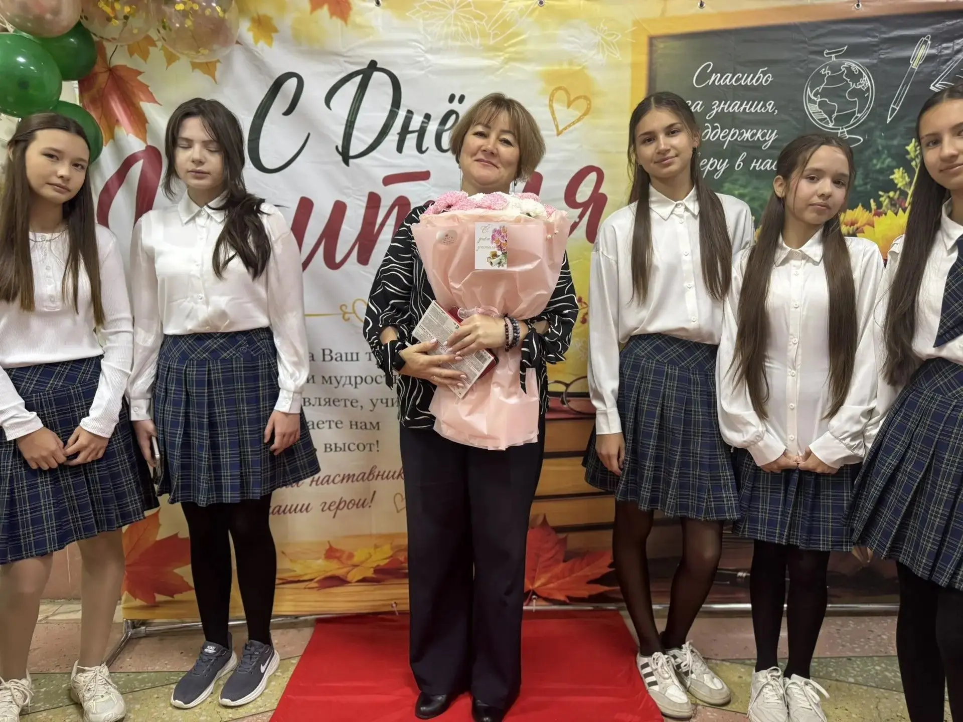 День учителя в школе: праздник признательности и уважения❤️