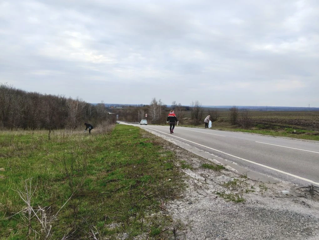 Продолжаем активно работать над улучшением чистоты и порядка на нашей территории.