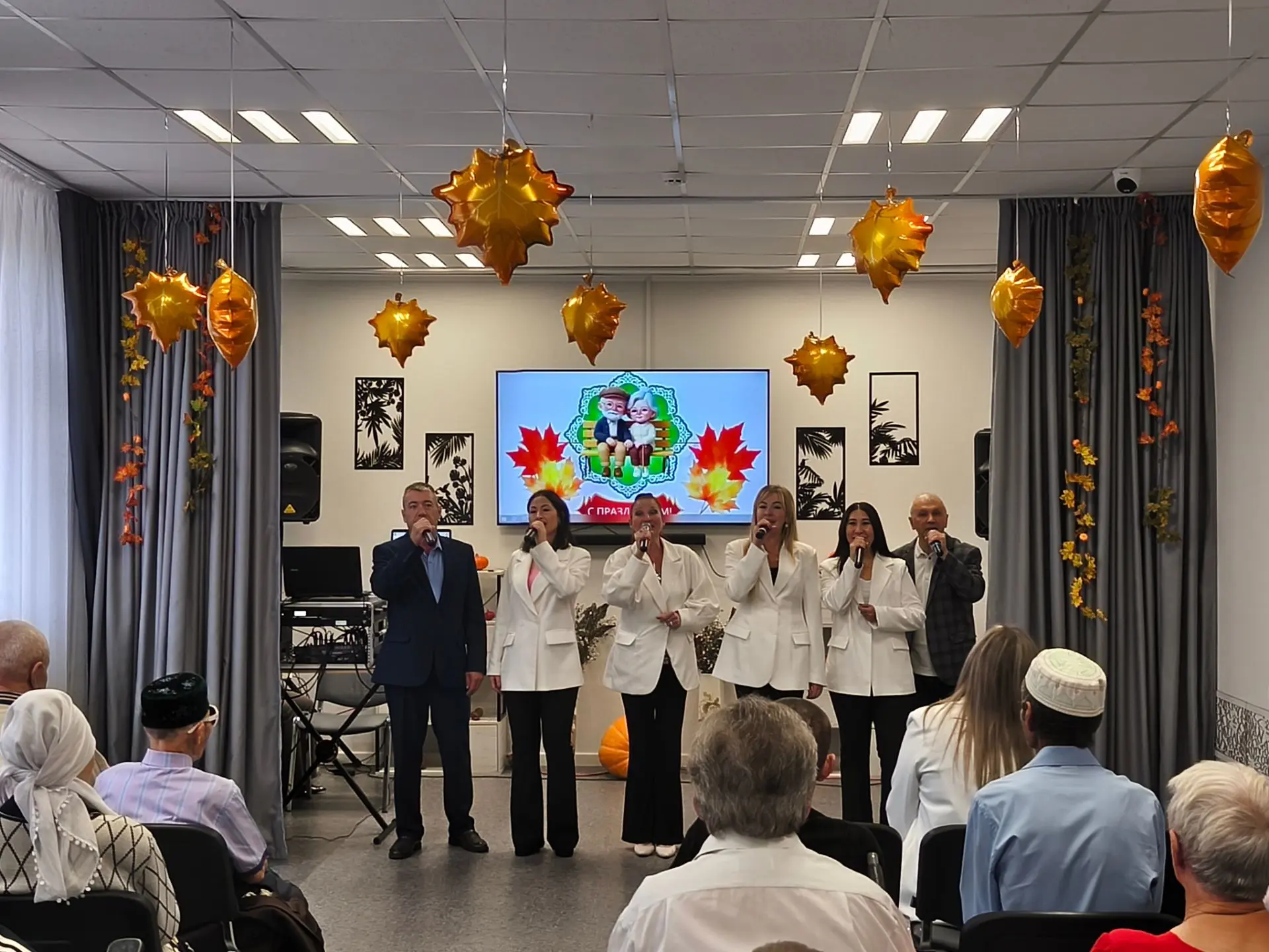 🎉 День пожилого человека: праздник тепла, внимания и музыки 🎉В Мензелинском доме-инте...