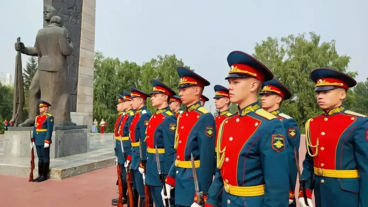 В День памяти и скорби в краевой столице на Мемориале Славы состоялась церемония возложения цветов

