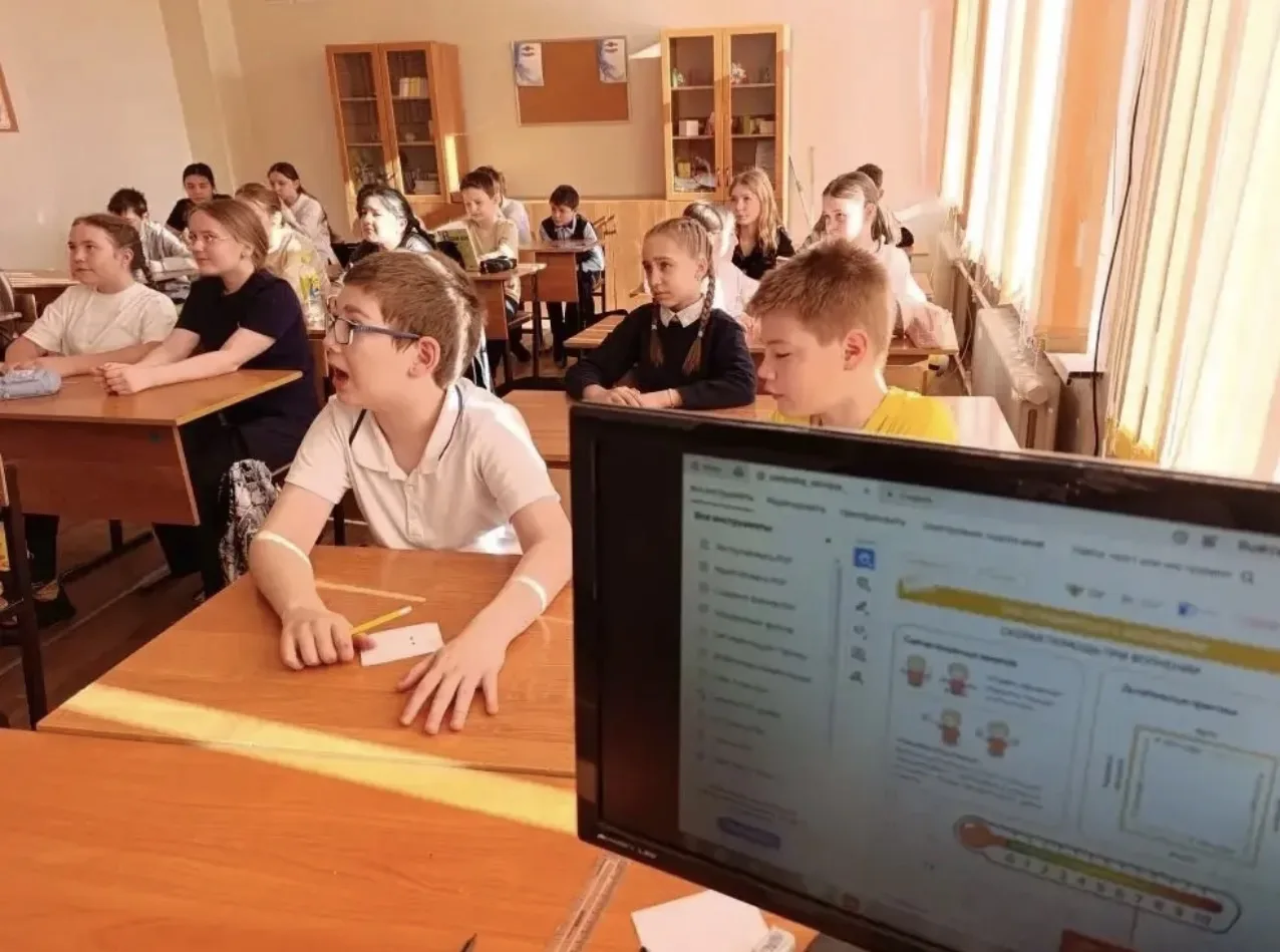 🇷🇺 РАЗГОВОРЫ О ВАЖНОМ 🇷🇺  В нашей школе прошло очередное занятие из цикла «Разговоры о важном». Учен