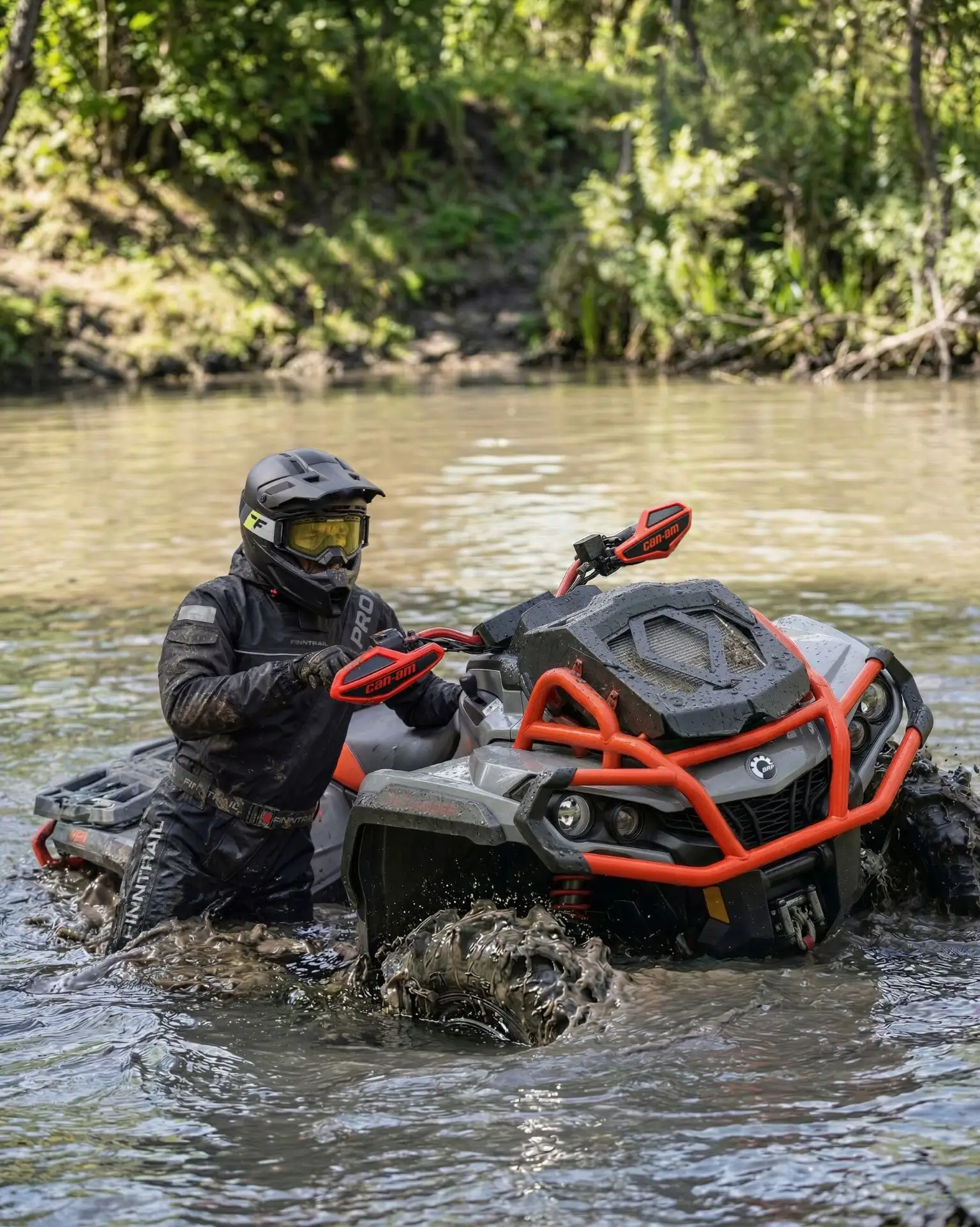 DRYSUIT PRO — облегчённый сухой костюм для бездорожья и экстремальных условий.
Модель разработана дл