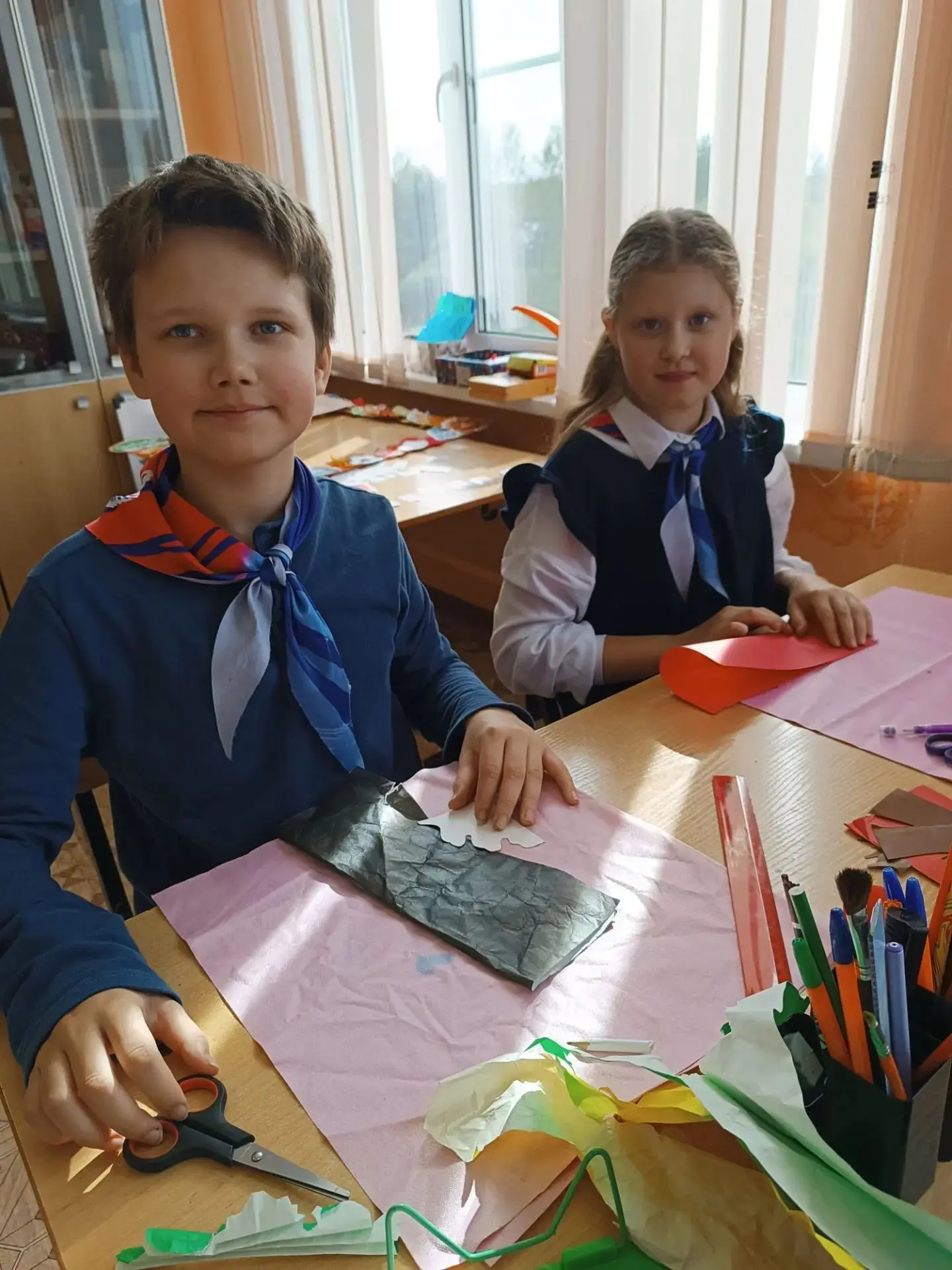 3а класс поздравляет всех учителей с профессиональным праздником и дарит дерево желаний...