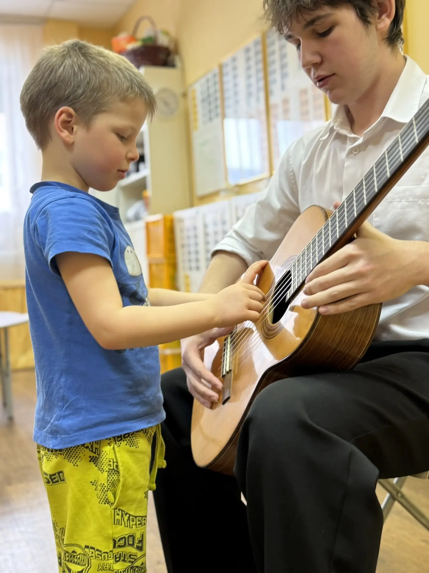🎵 Сегодня на музыкальном занятии в старшей группе мы с ребятами вспомнили струнные смы...