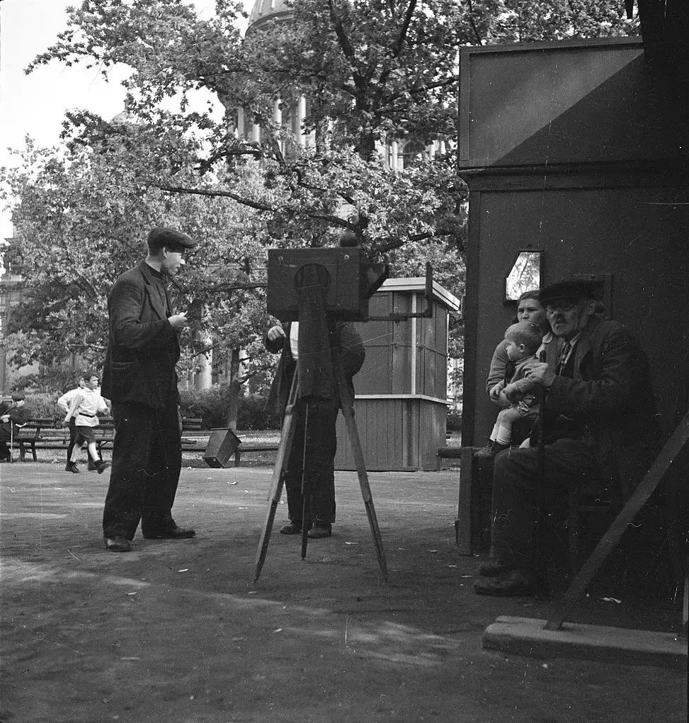 1937.Уличный фотограф.
