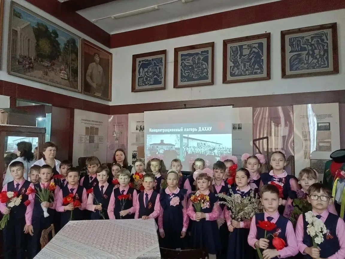 День памяти жертв геноцида   Учащиеся 3 "Б" класса посетили станичный музей ко Дню памяти жертв гено