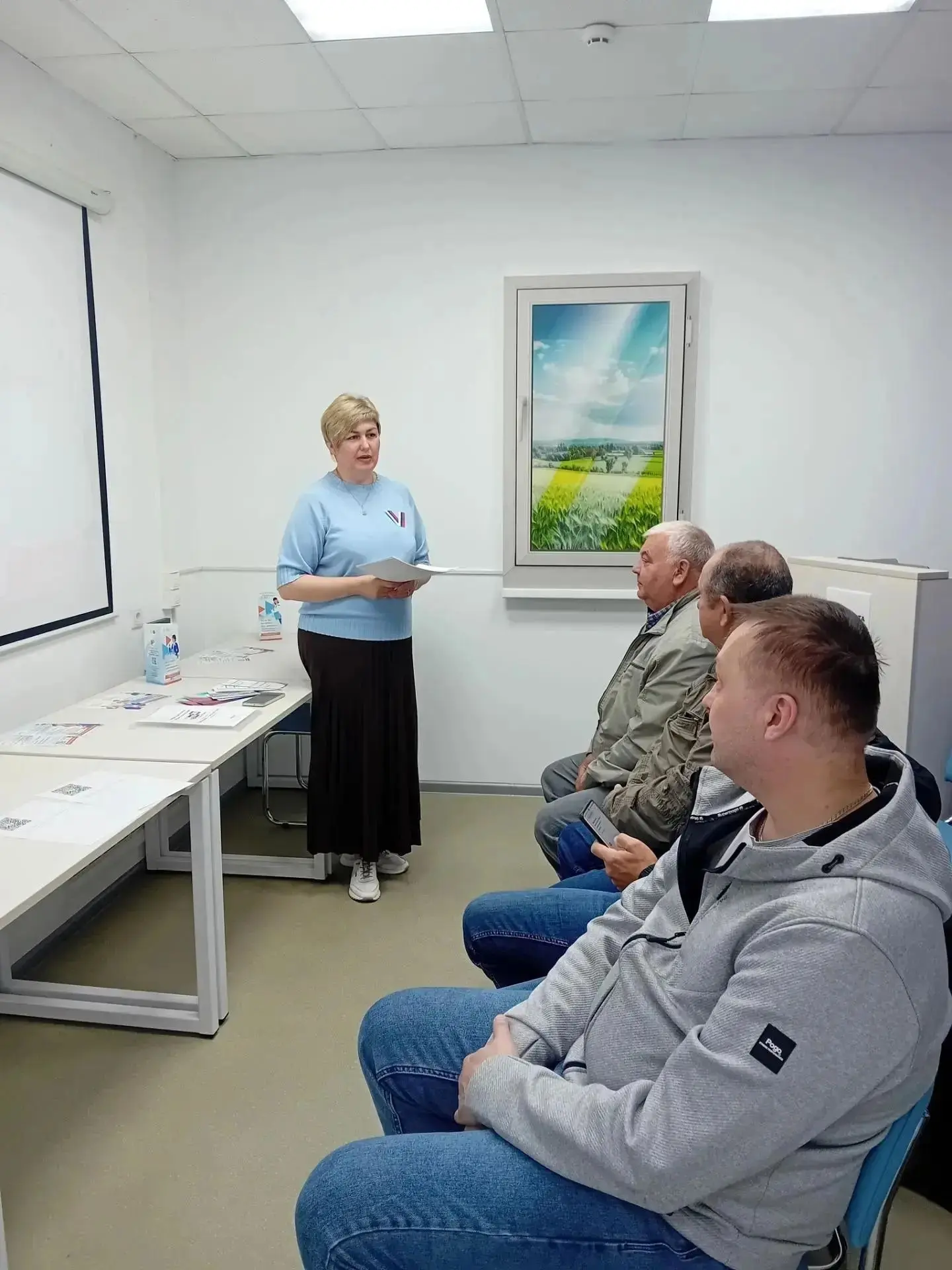На площадке Кадрового центра "Работа России" в Буе прошла консультационная встреча «Гол...