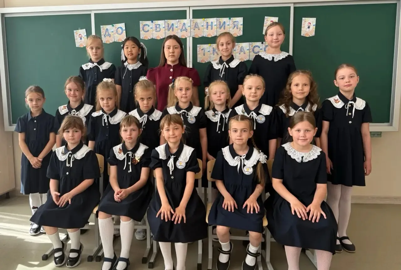 🎀 До свидания, первый класс! 🎀  Сегодня в 1 «Д» классе «Благородных девиц» прошел трогательный класс