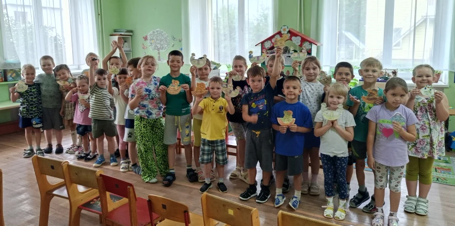 Лето — это маленькая жизнь, полная ярких красок, тёплого солнца и детского смеха. А что может быть л
