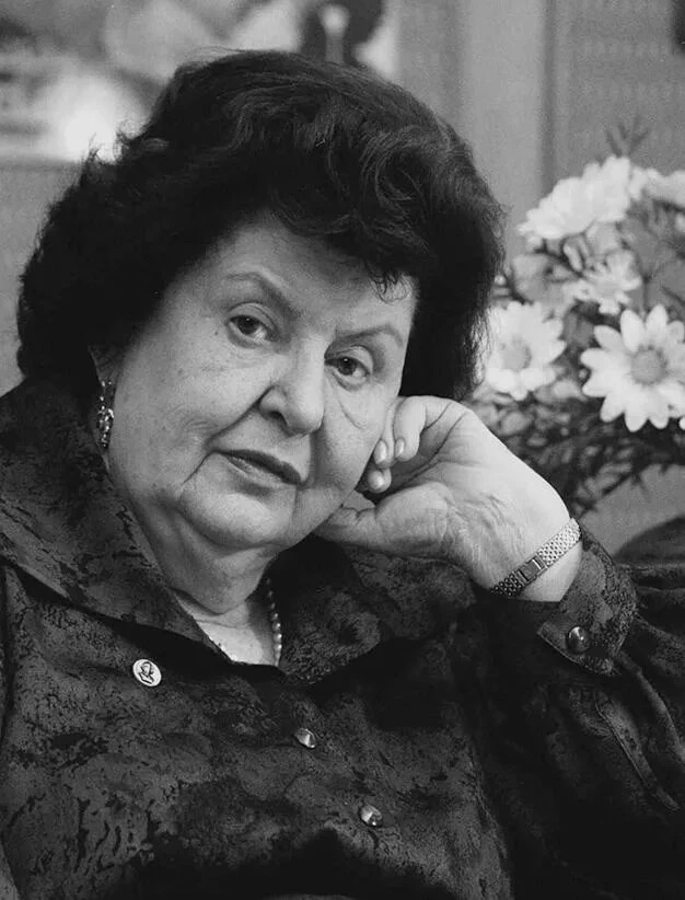 Ум - это способность решать задачи. А мудрость - это способность не создавать лишних за...