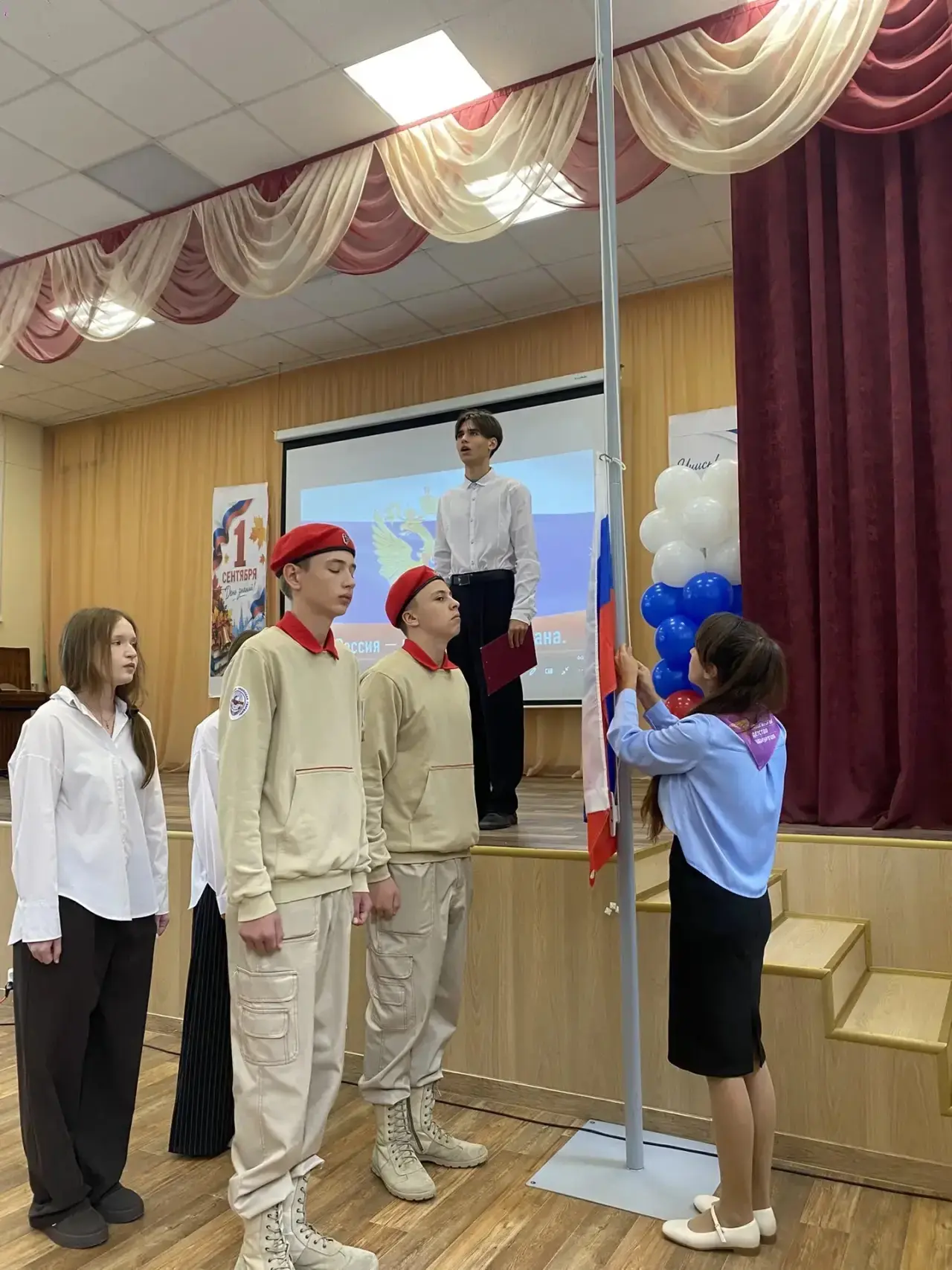🎓 Сегодня наша школа вновь открыла двери для своих учеников!