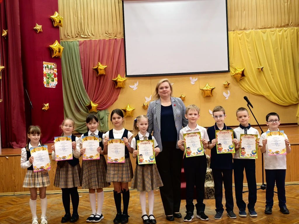 🏫Новая учебная неделя в МАОУ СОШ №10!  🤩Сегодня в стенах нашей школы стартовала новая учебная неделя