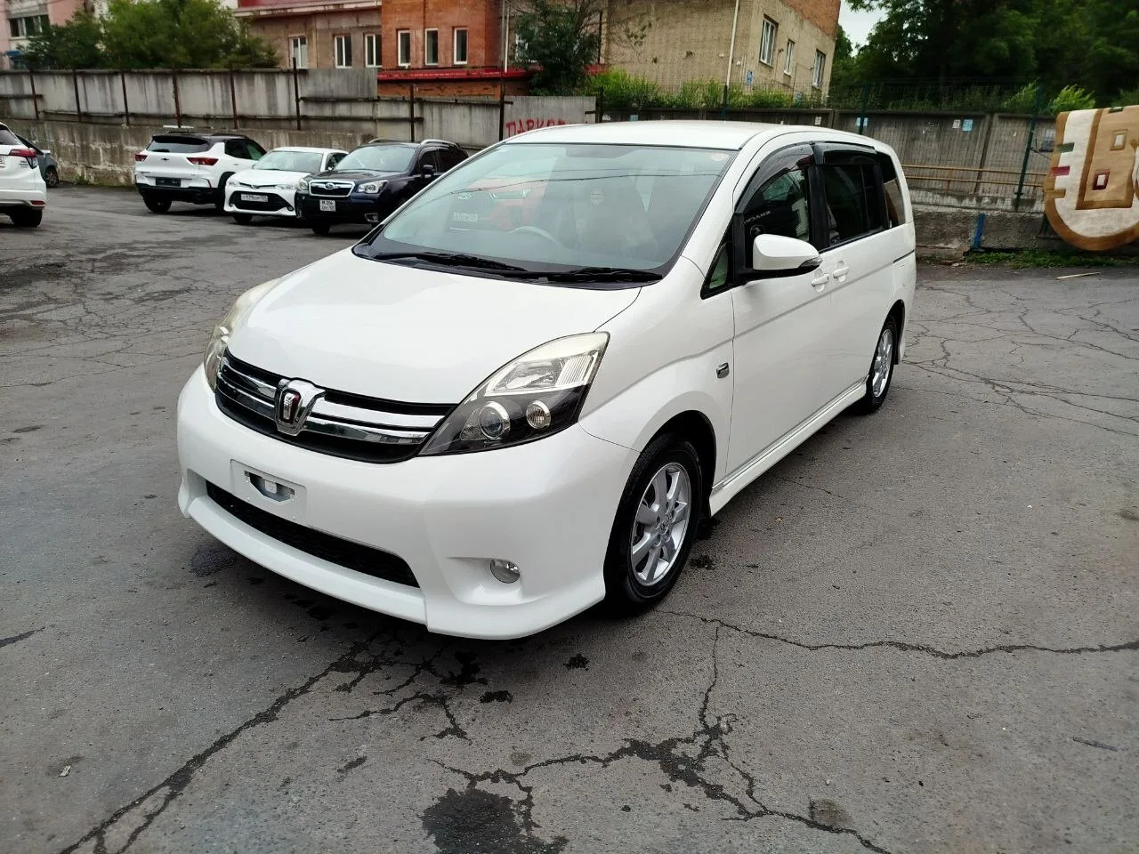 🇯🇵 TOYOTA ISIS 2015