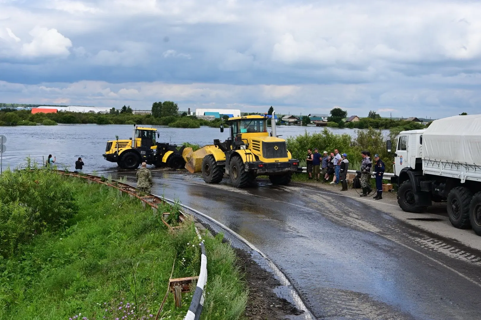В Ирбитском муниципальном образовании продолжается работа по ликвидации последствий неб...