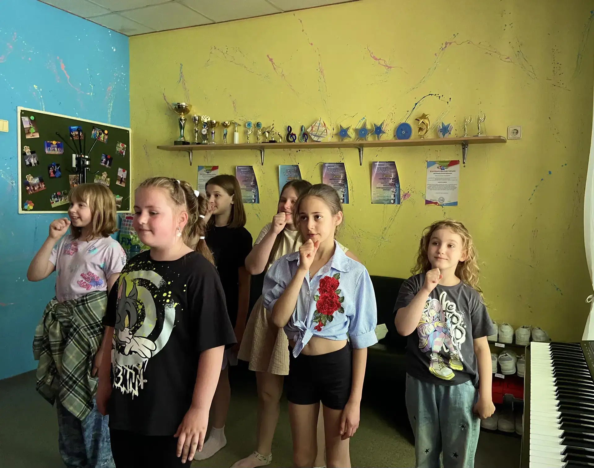 Ансамбль эстрадной песни «Вдохновение» продолжает репетировать и готовиться к важному п...
