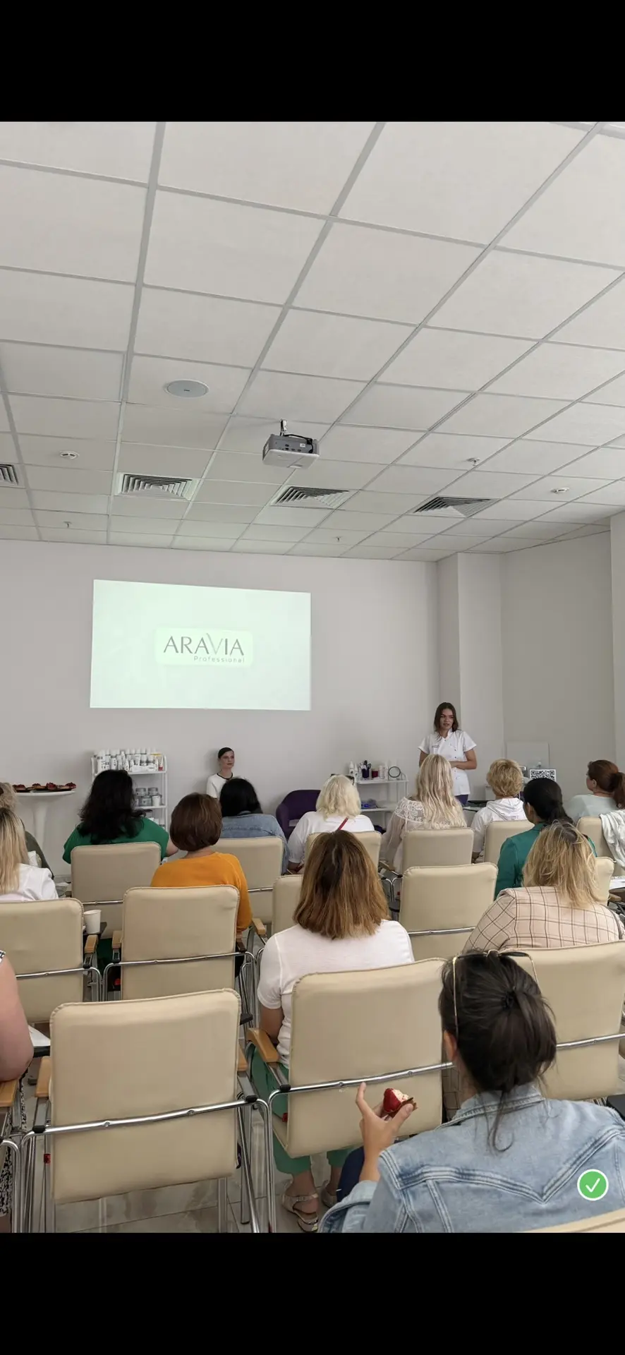 Вчера прошел наш совместный мастер-класс с брендом ARAVIA Professional на тему «Осенний...