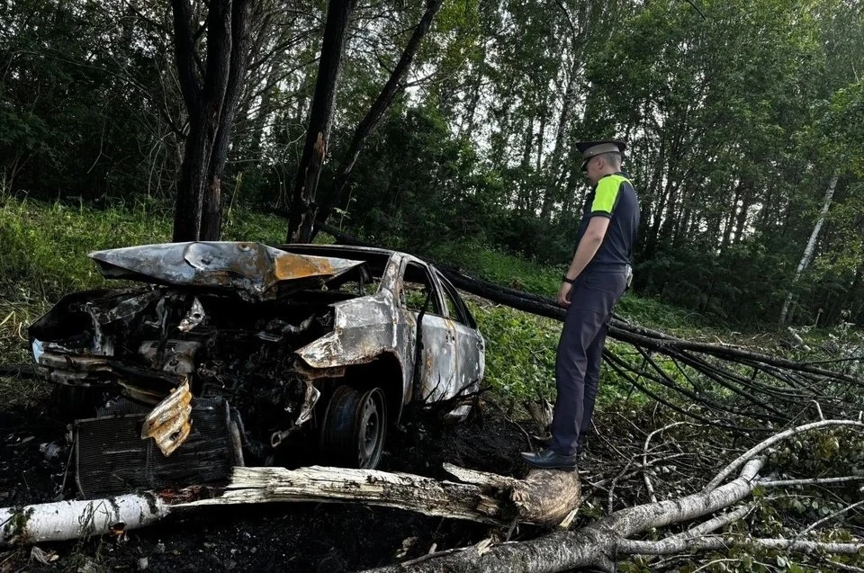 В Красноуфимске пьяный водитель влетел в дерево, его машина загорелась

Инцидент произошел вечером 1