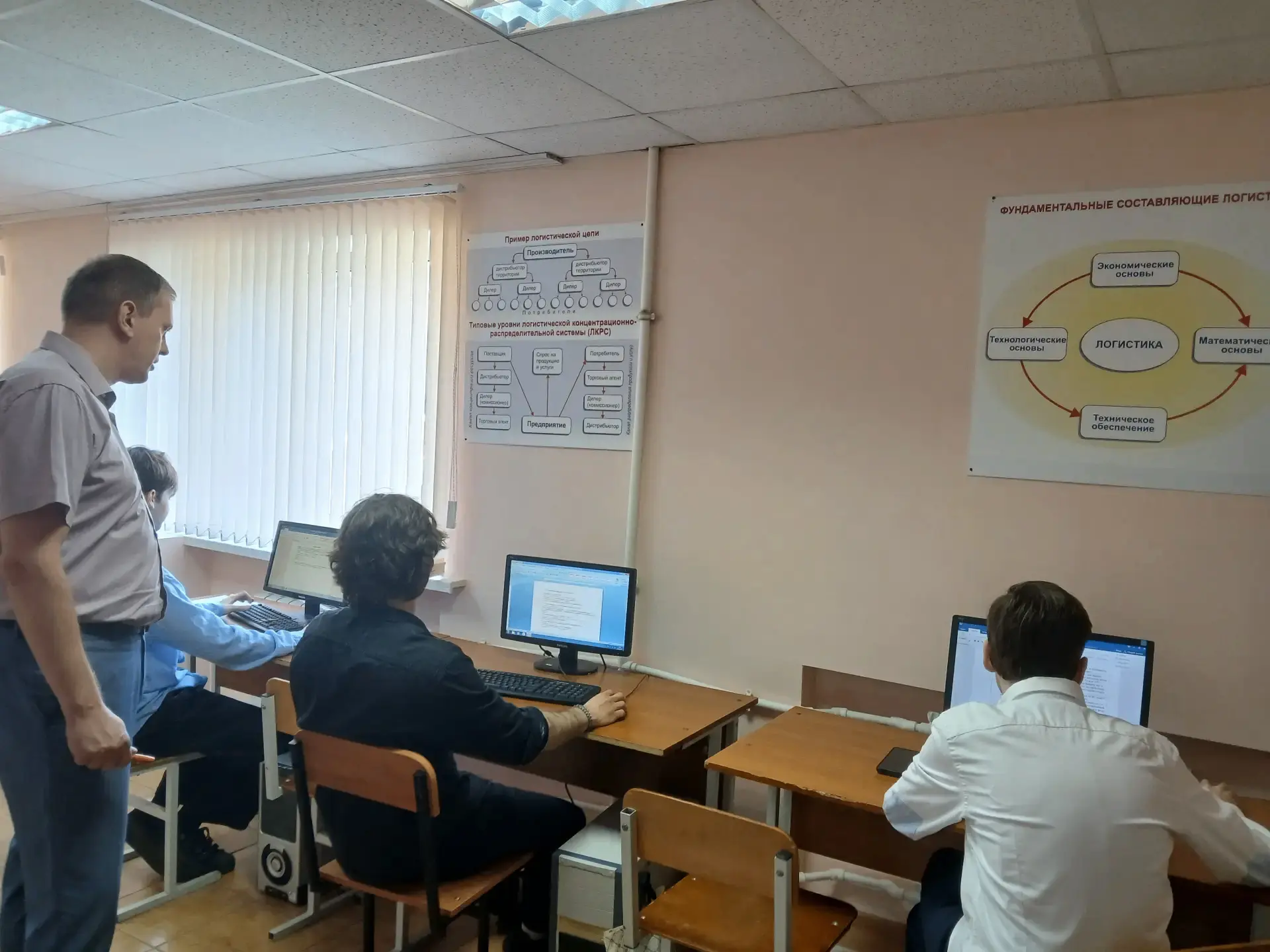 👥Студенты 2 и 3 курса очно-заочной формы обучения направления подготовки «Менеджмент» продолжают ре