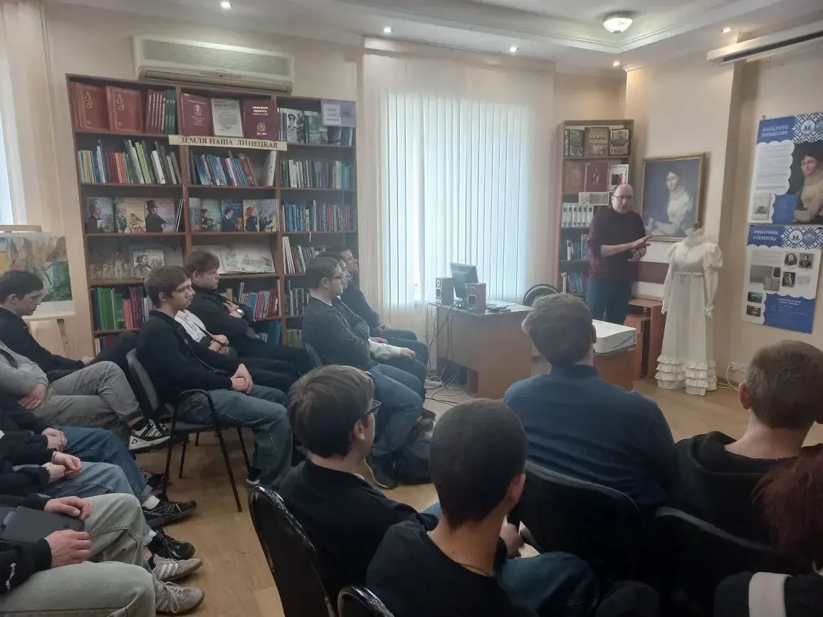🌟 Студенты Липецкого колледжа транспорта и дорожного хозяйства стали гостями Недели юношеской книги 