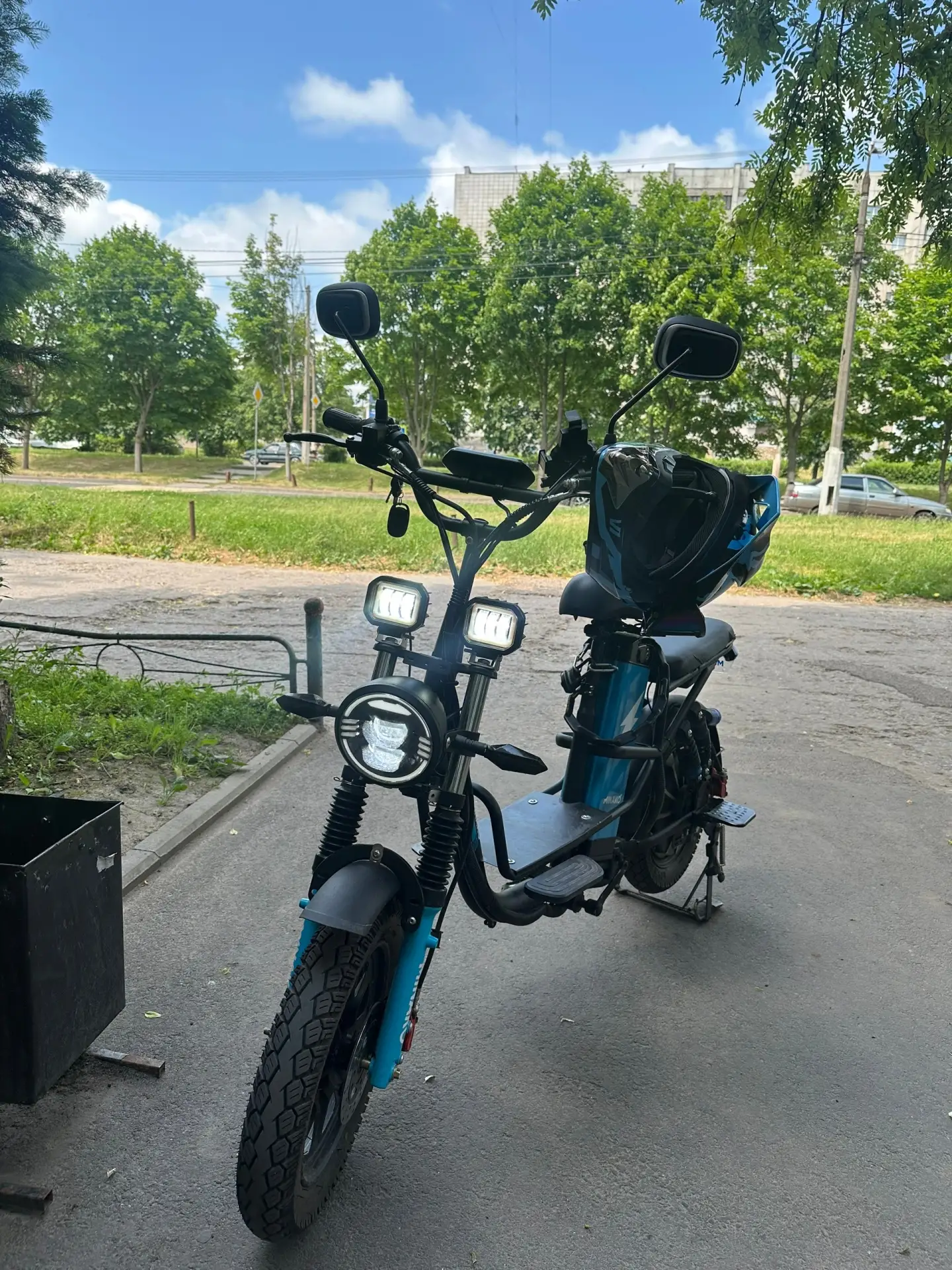 Продам Электроскутер Minako Monster Pro 1500W 67V 21Ah. Цена - 44.900₽. Очень быстрый, запас хода до