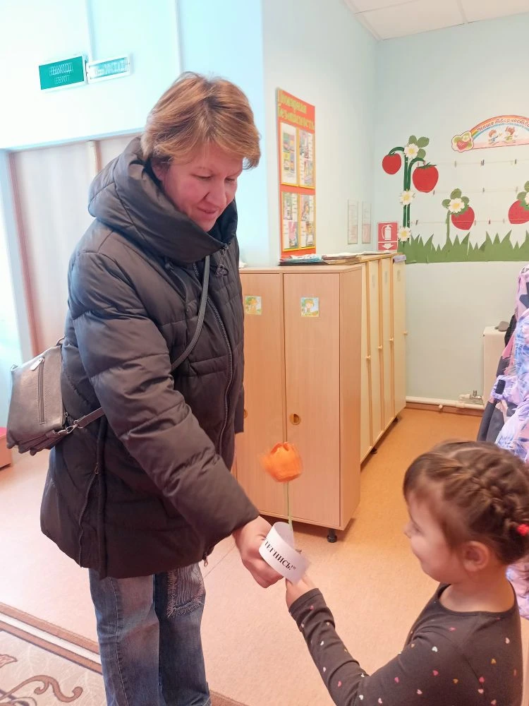 Воспитанники второй младшей группы приняли участие в Областной акции "Моя мама-автоледи...