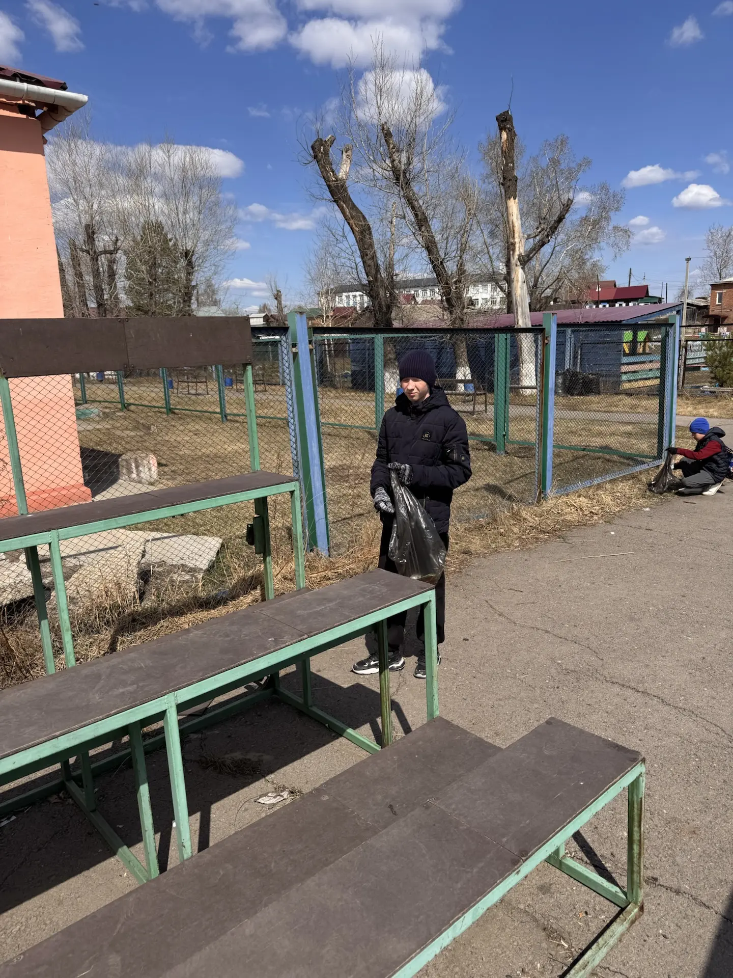 Сегодня 01.05.26 с ребятами шахматного клуба убирали нашу многофункциональную площадку. Выражаю огро