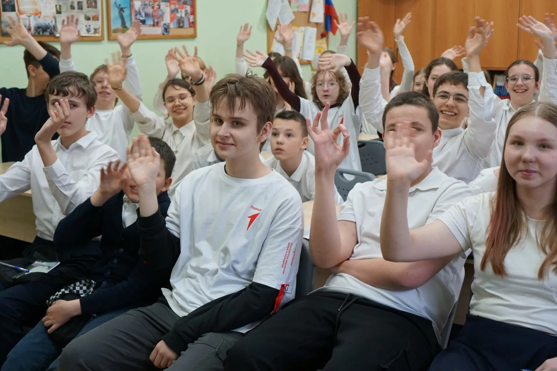 🚀 Наша школа в прямом эфире с космонавтом!   Накануне Дня космонавтики наши старшеклассники в Корпус