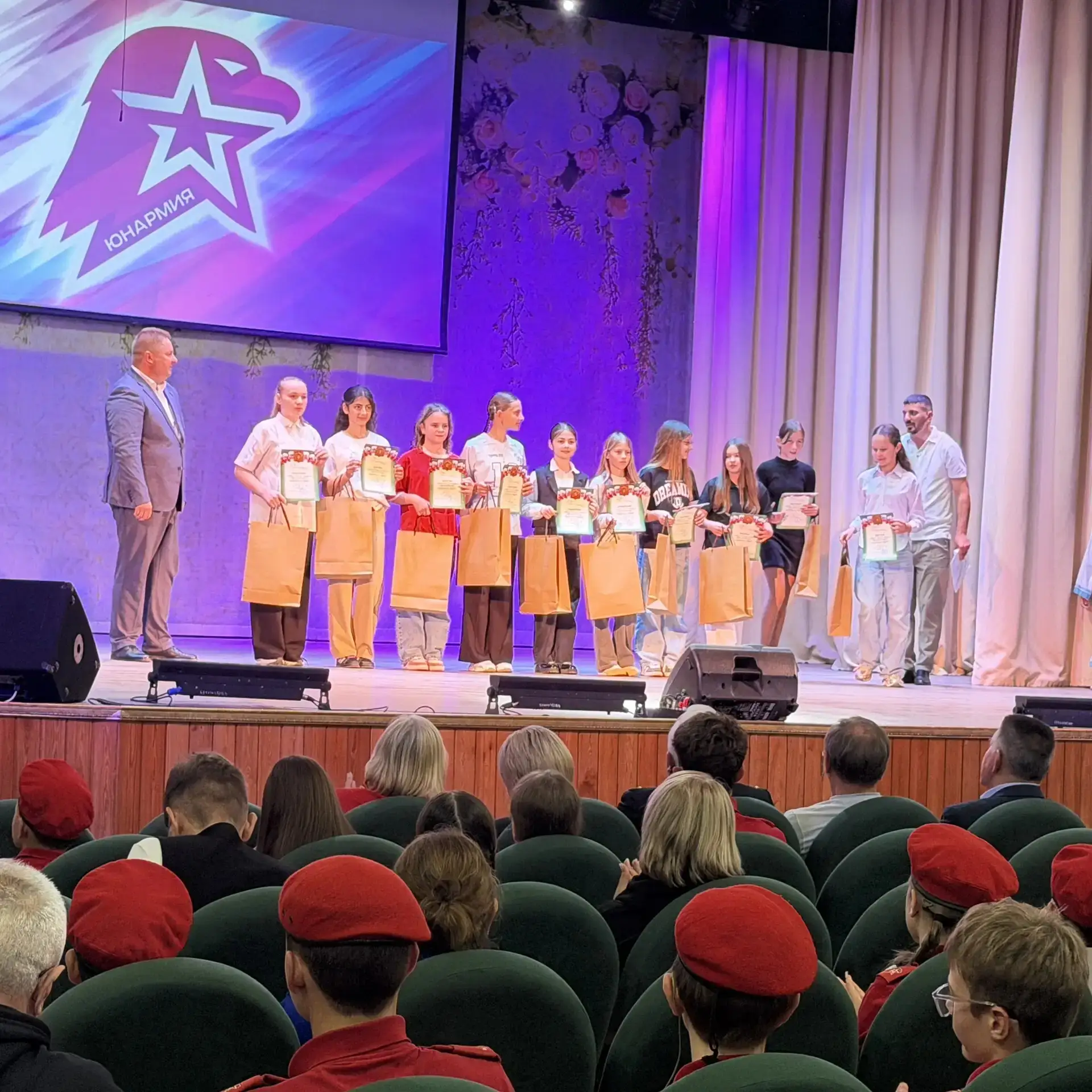 Вспомним волнующие моменты соревнований по волейболу!!! 
  Весна порадовала наших спортсменок и их т