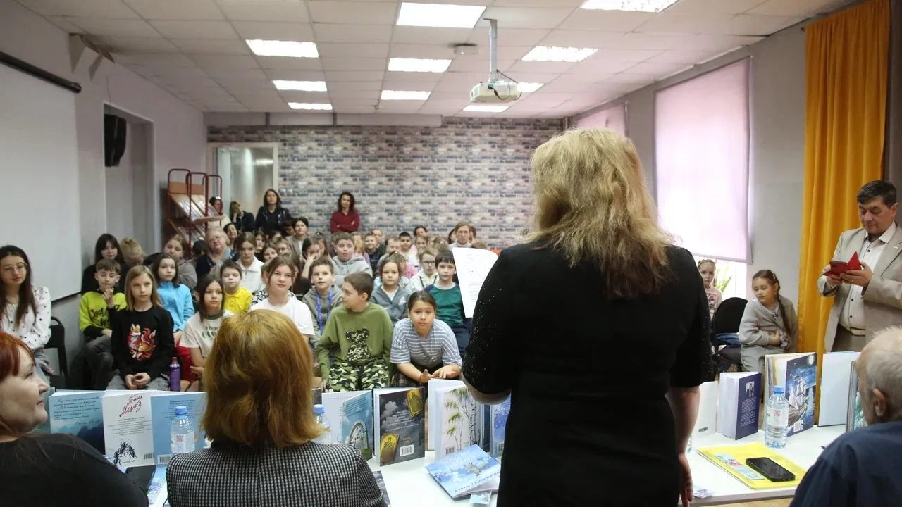 ЧТЕНИЕ – ЛУЧШЕЕ УЧЕНИЕ 📍На прошлой неделе ученики начальной «Глории»  побывали на творческой встрече