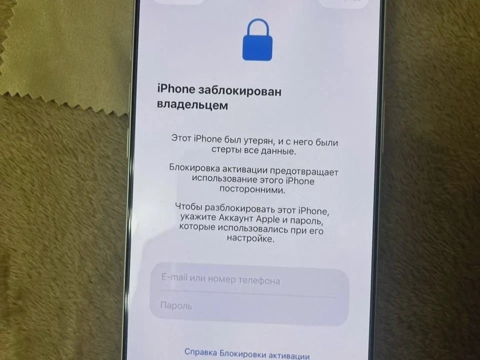 Мошенники блокируют айфоны россиян, притворяясь работодателями