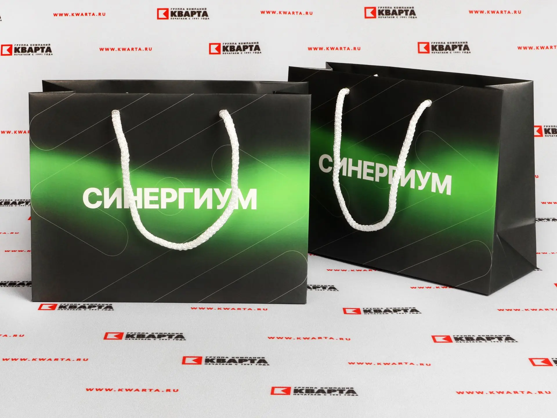 Брендированные бумажные пакеты с матовой ламинацией.