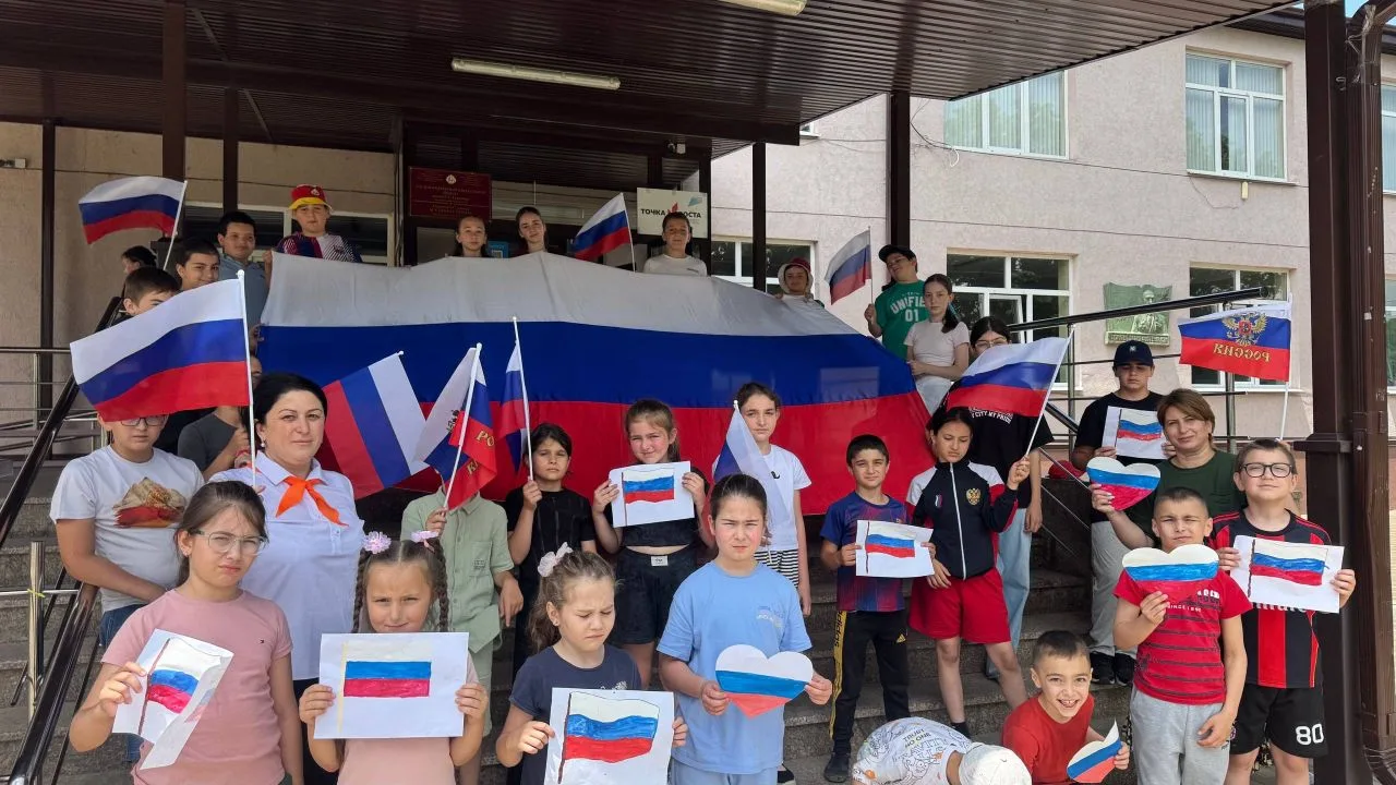 С Днём России! Мира, благополучия и гордости за нашу великую страну!