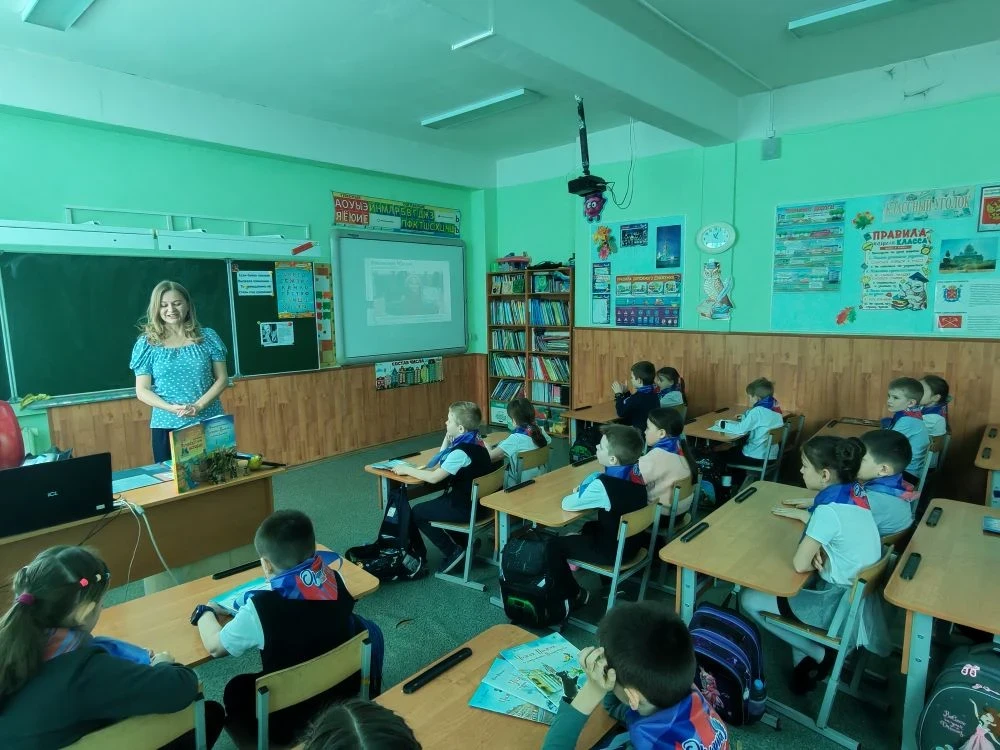 ВСТРЕЧА  Сегодня на третьем уроке в 1 «А» классе произошло удивительное событие. К нашим юным «Орлят