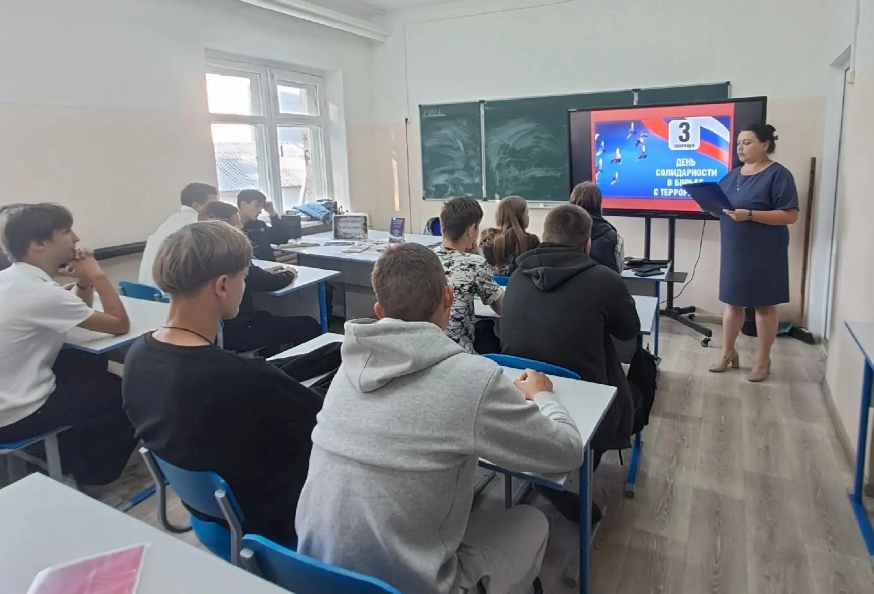 Городская библиотека №4 📚организовала и провела молодежную акцию👍«Пускай на земле буд...