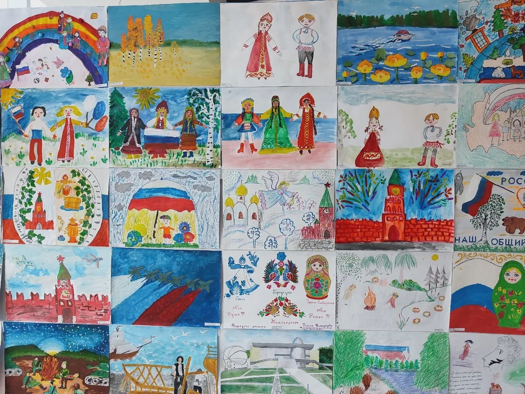 🎨 «Рисуй, Россия!»

🇷🇺В преддверии главного государственного праздника нашей страны в нашей школе