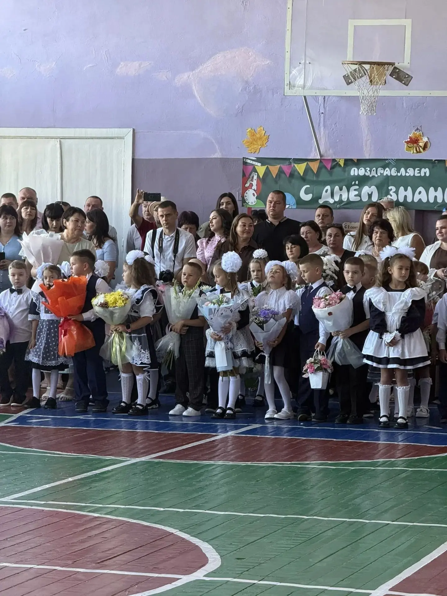 🍁Традиционно новый учебный год в Антрацитовской гимназии №1начался с  первого школьног...