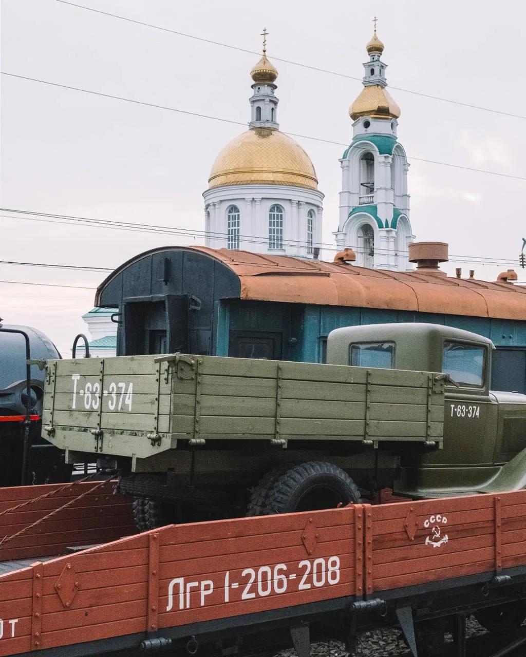 Просто напоминаем, что на Западном есть музей поездов, где точно был не каждый 🚂

Здесь на путях, п