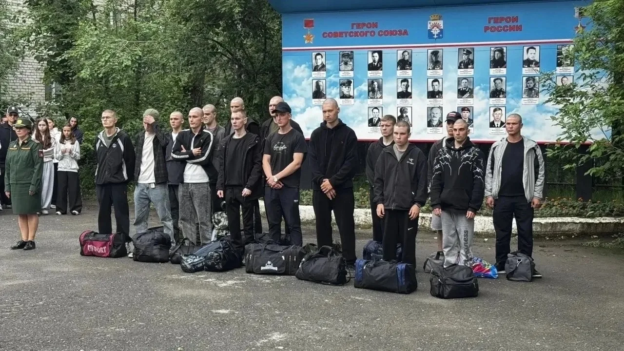Сегодня проводили на срочную службу в ряды Вооруженных Сил Российской Федерации 16 новобранцев весен