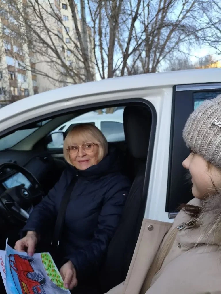 🚘 4Б за безопасные дороги!  На этой неделе ученики 4Б класса присоединились к акции «Наша мама водит