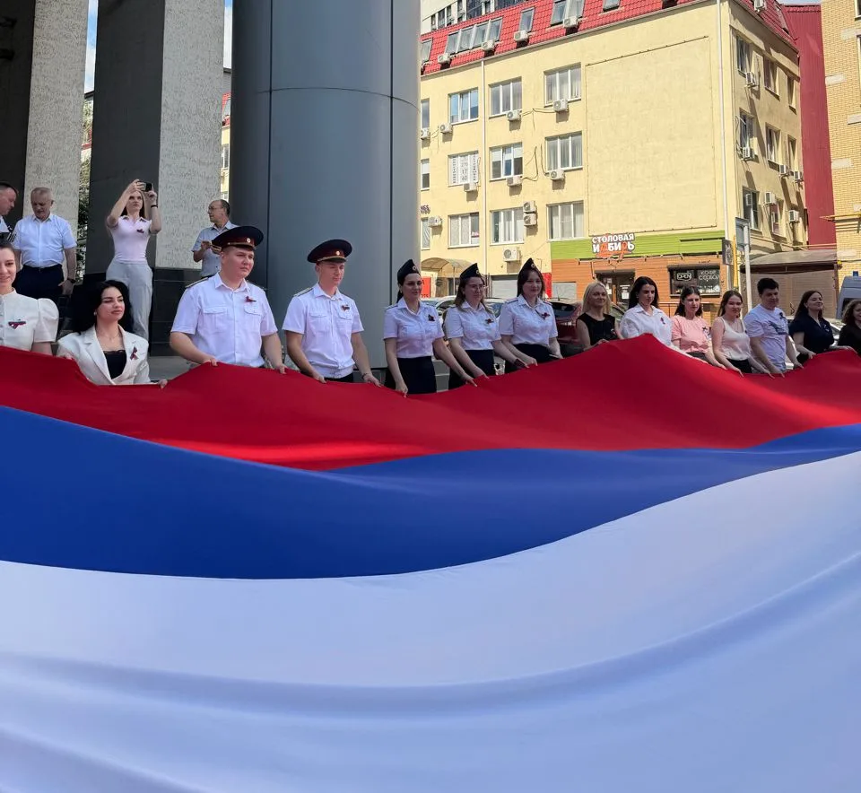 Представители Совета молодых специалистов ГУФСИН России по Ростовской области приняли у...