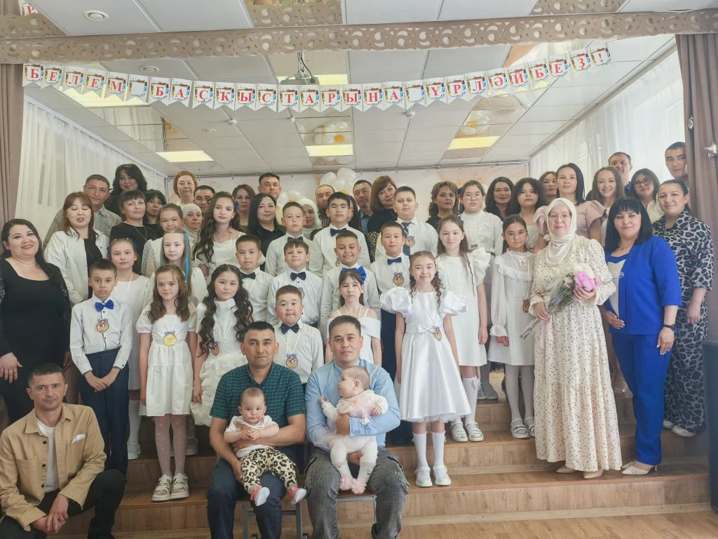 29 май 4а класы уҡытыусыларын һәм ата- әсәләрен башланғыс мәктәпте бөтөү айҡанлы 2025-2...