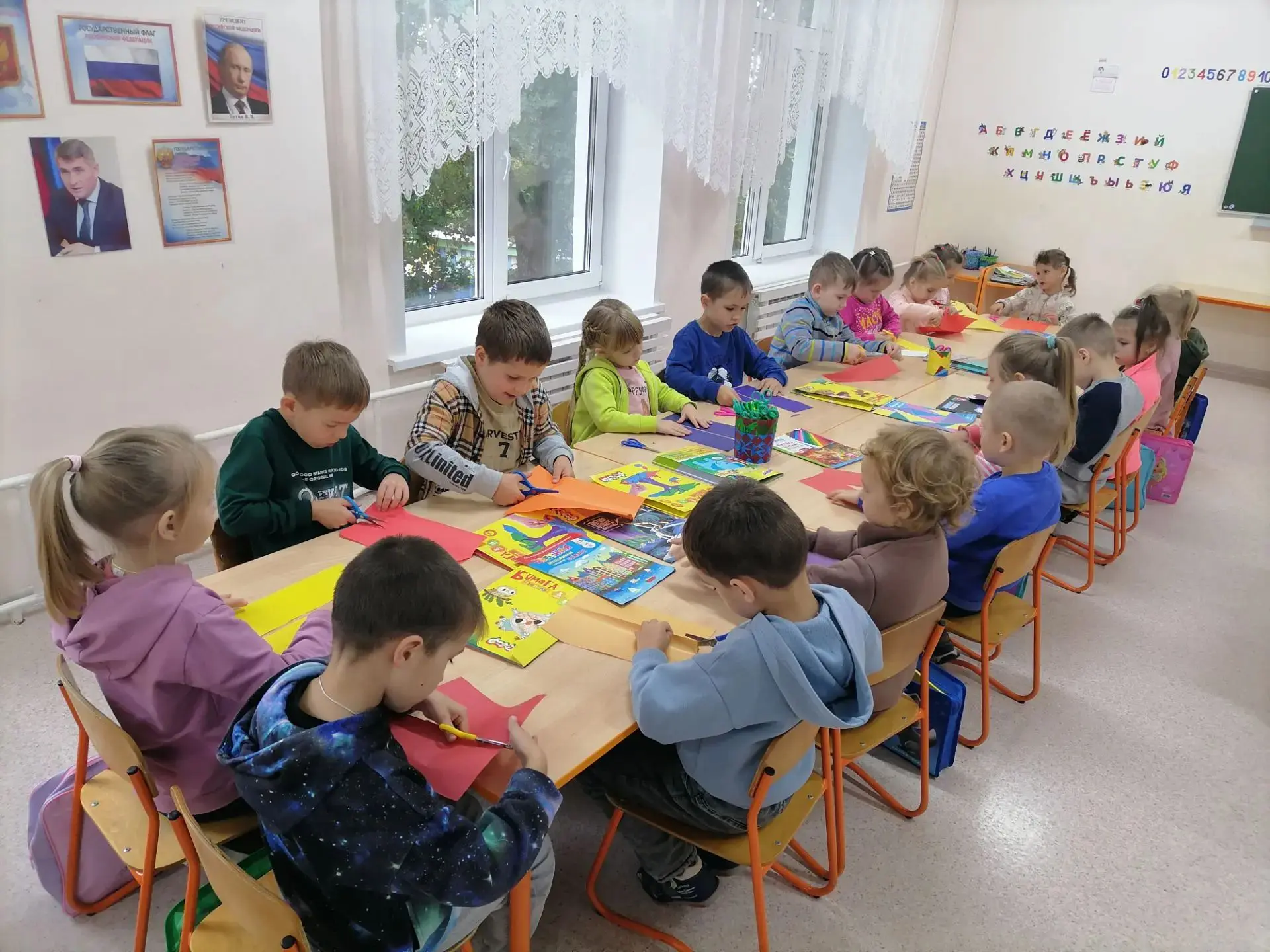 Совсем немного осталось до удивительного осеннего праздника, в день которого чествуют л...