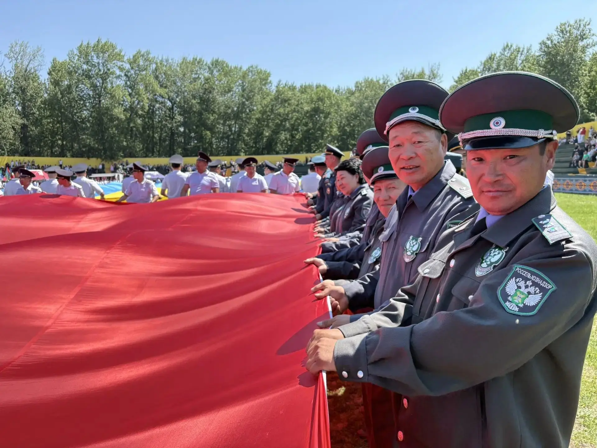 Атмосферно и празднично!!  🙌🙌

🫡  Сотрудники Россельхознадзора по Республикам Хакасия и Тыва прин
