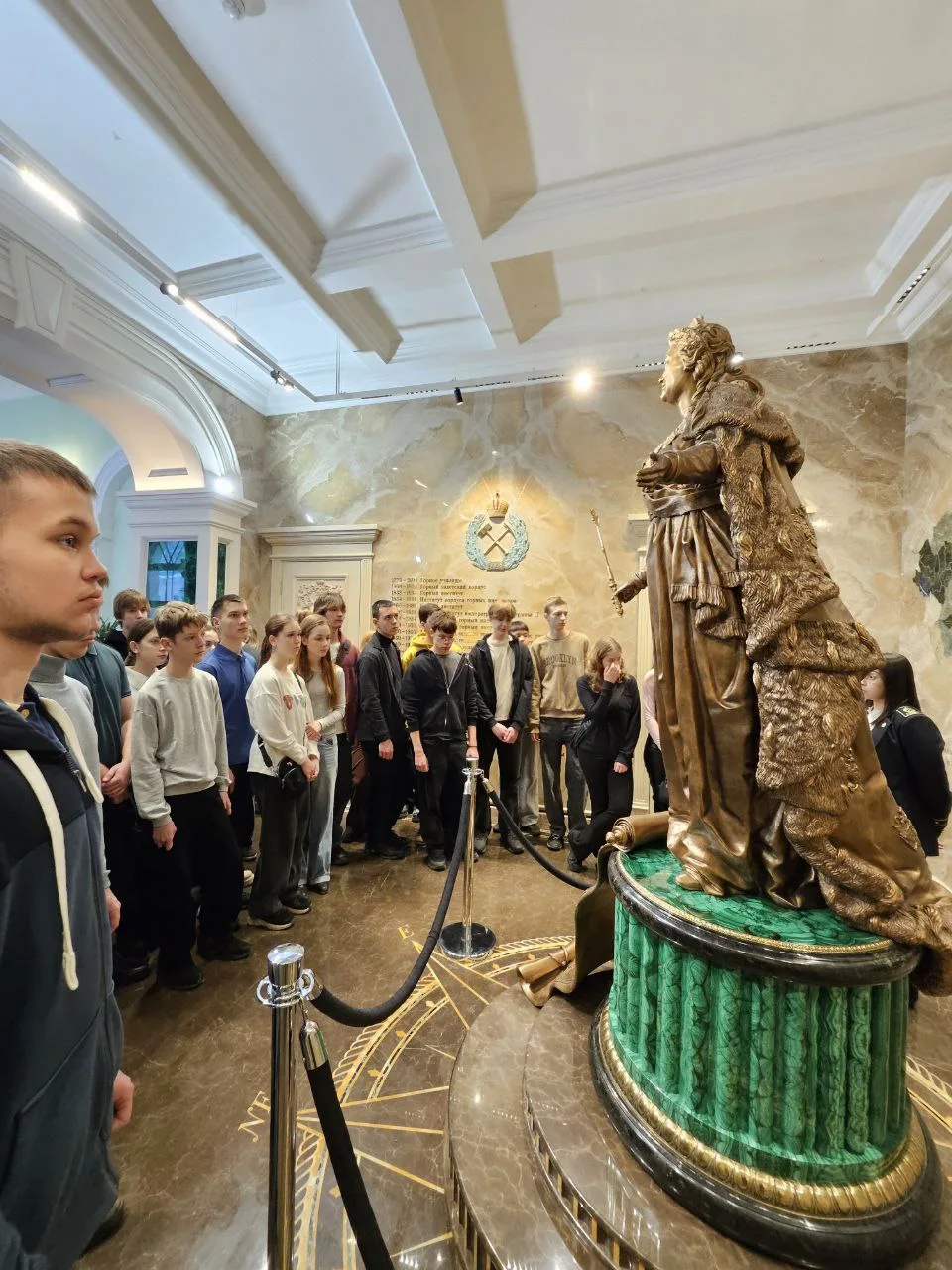 🎓✨ Путешествие в мир знаний и культуры 🏫⚡️  С 14 по 20 февраля наши талантливые десятиклассники прин
